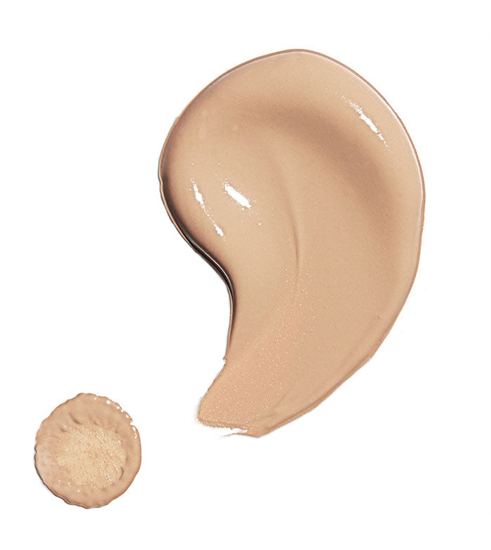 Highlight, brighten and banish undereye circles fast. Quickly perfect and cover dark circles by simply placing a few dots (a little goes a long way), of the concealer under the eye with the small cushion applicator. Gently blend out the product with your fingers, a brush or a sponge for instant radiant eyes. The perfect undereye concealer with medium, buildable coverage.