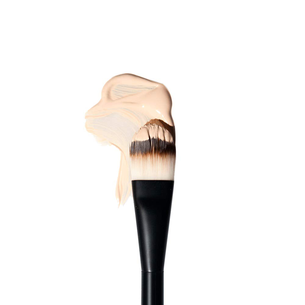 Gear up like a pro and add your own expert touch to every look with the NYX Professional Makeup Pro Flat Foundation Brush – a tapered brush great for liquid or cream formulas for an even, streak-free application. Made with synthetic fibers.