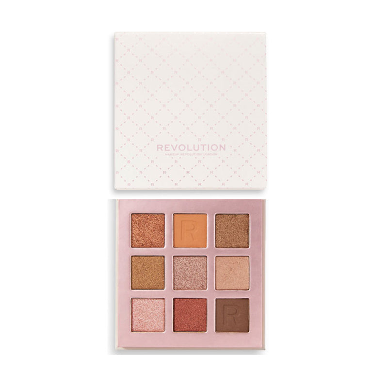 Revolution Soft Glamour Eyeshadow Palette Dream Glow. It’s time to bring out all your glamour! Create special looks with the Revolution Revolution mini palette . This palette features 9 pink nudes with matte and satin finishes, perfect for creating both day and night looks. Mini format, ideal to carry in your bag or travel bag with you. Highlight your eye makeup with this new palette.