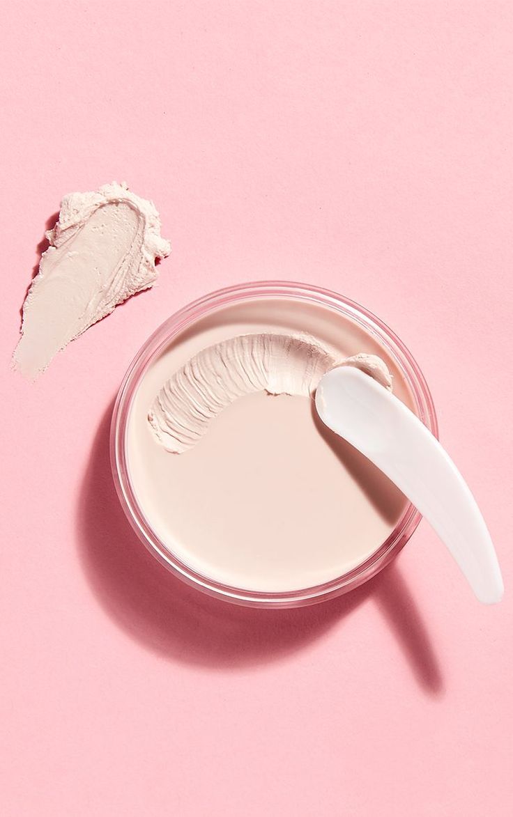 The Revolution Makeup Obsession Pore Perfection Putty is a 20g face primer with a velvety finish that reduces the appearance of fine lines and pores. Use the included spatula to apply a small amount and blend for an even skin tone. Create a smooth base with this dense putty, leaving skin soft and smooth.